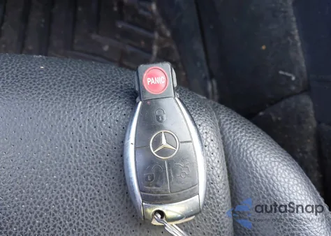 2008 Mercedes-Benz E 350 4Matic z USA, uszkodzony, nr VIN WDBUF87X38B281369